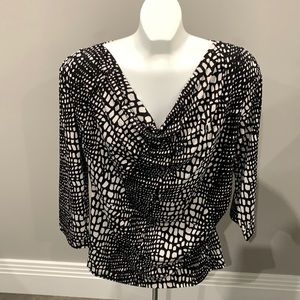 Women’s classic black and white top new with tags